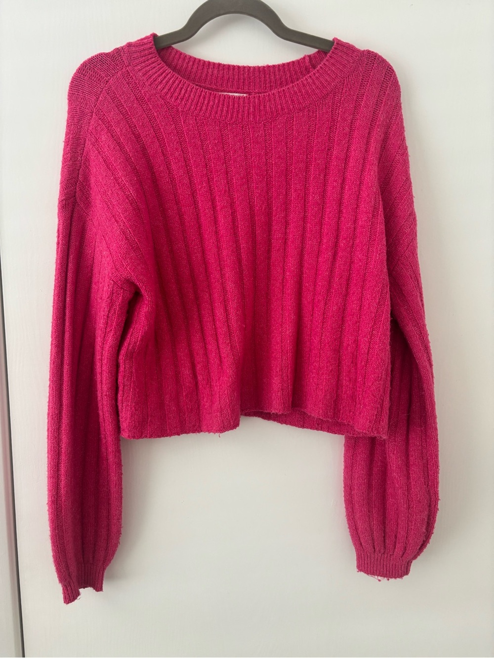 bp Cropped Ribbed Crewneck Sweater in Hot Pink